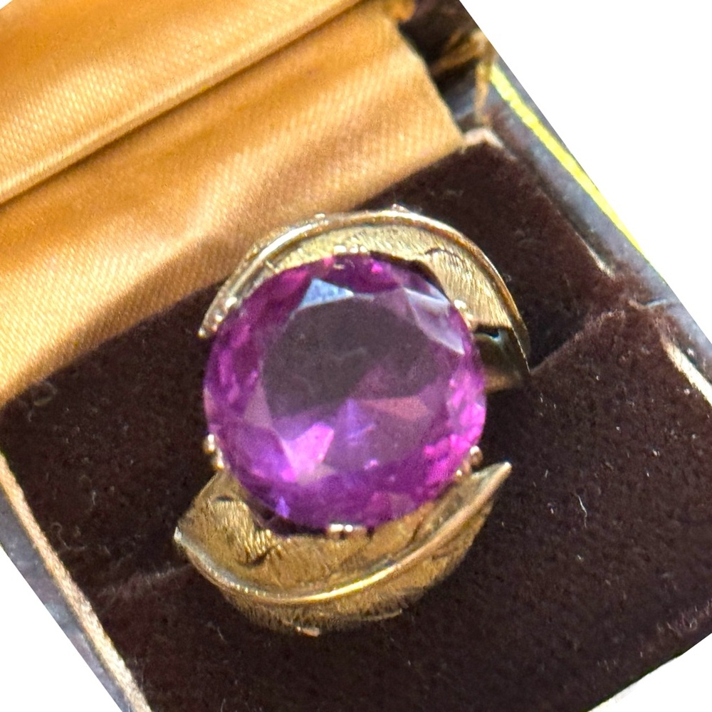 VINTAGE 14K GOLD LARGE SYNTHETIC PURPLE COLOR CHANGE SAPPHIRE /ALEXANDRITE RING